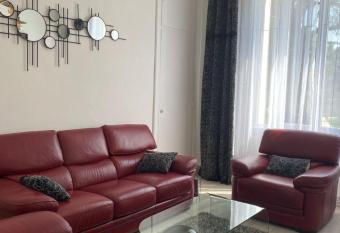 Appartement Place des Promenades allows 18 year olds to book a room