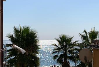 Casa Erika Fronte mare allows 18 year olds to book a room