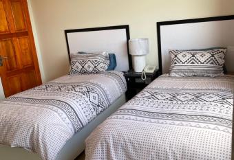 Mohlakeng Guest House has rooms with a private hot tub