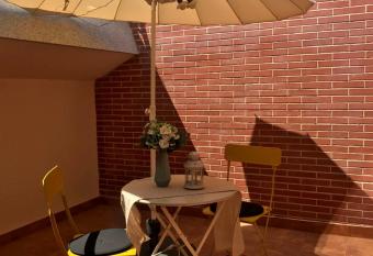 INSIDEHOME Apartments - La Casita de Elena allows 18 year olds to book a room