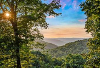 The View- Gorgeous sunset views and perfect location near Ponca make this an instant favorite! allows 18 year olds to book a room