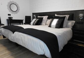 HOTEL TERRA GALEGA MEIGA has Balcony rooms