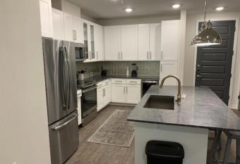 Deep Ellum Place with Pool has Balcony rooms