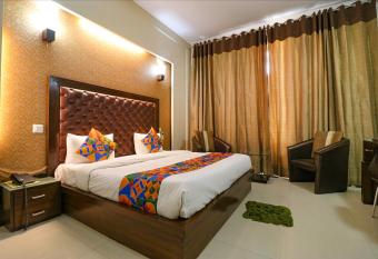 FabExpress Llyod Residency allows 18 year olds to book a room