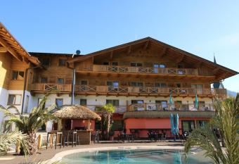 Das Thiers allows 18 year olds to book a room