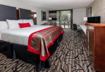 Ramada by Wyndham Austin South has Balcony rooms