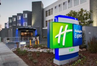 Holiday Inn Express Mountain View allows 18 year olds to book a room