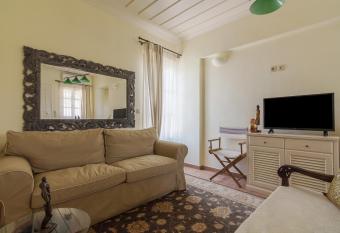 Beautiful apartment in Spetses Old Harbour has Balcony rooms