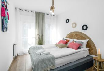 Sleepway Apartments - Boho Dream allows 18 year olds to book a room