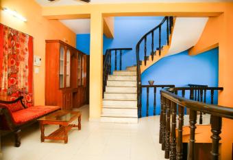 4BHK Veda Villa - Near Heritage Town has rooms with a private hot tub