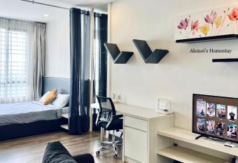 Cozy Style 2 PAX        - Landmark Residence 2- FREE Wi-Fi, Free Parking, YouTube has Balcony rooms