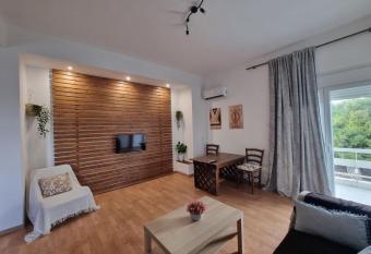 PINE TREE apartment allows 18 year olds to book a room