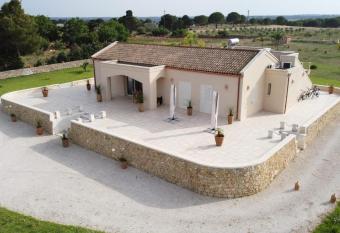 LA LIMINI allows 18 year olds to book a room