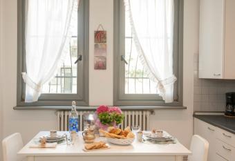 Casa Zanoni allows 18 year olds to book a room