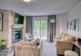 Cozy 2 BR - King and Queen Condo Sleep up to 6 for WFH & Vacation has Balcony rooms