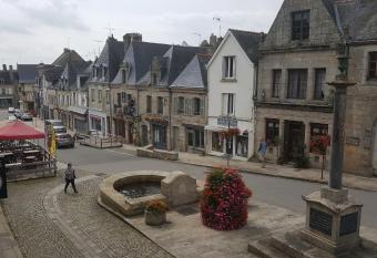 Chambres d h  tes au centre de Gu  men  -sur-Scorff has Balcony rooms