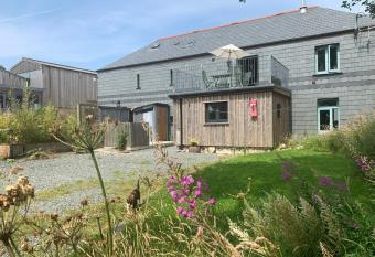 Countryside Retreat in Ancient Stone Barn has Balcony rooms