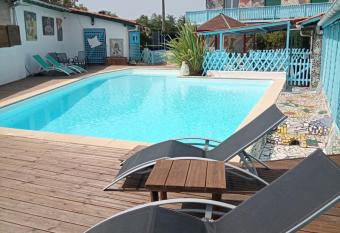 La Maison Mosaic Medoc - G  tes has Balcony rooms