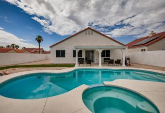 Luxurious House With A Pool, Spa, and Patio, Sleeps 6 Comfortably has Balcony rooms