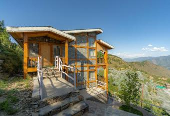 StayVista at Sarog Cottage at Daafi has Balcony rooms