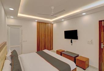 Collection O Hotel Spot Light Near Tughlakabad Station Metro Station allows 18 year olds to book a room