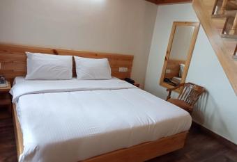 The Kumaon Retreat has Balcony rooms