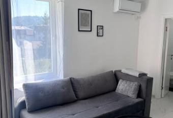 Lena 2 allows 18 year olds to book a room