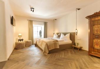 Townhouse by Frauenzimmer allows 18 year olds to book a room