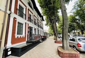 Premier City Apart Hotel Chisinau allows 18 year olds to book a room