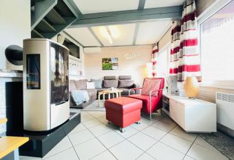 Lass-deine-Seele-baumeln-in-der-Natur-im-Ferienhaus-Felix-von-Mein-Seepark has Balcony rooms