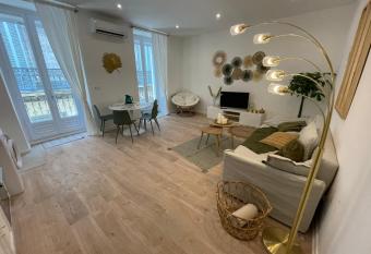 Superbe T3 en plein Centre Ville r  nov   avec go  t! has Balcony rooms