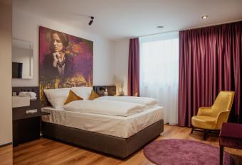 Sombea has Balcony rooms