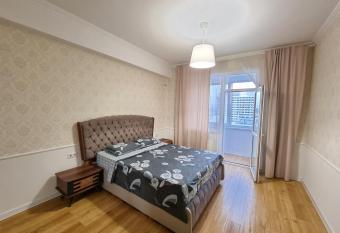 Luxury Best Grand New Apartaments Ultra Central has Balcony rooms