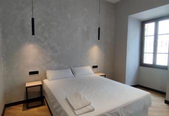 Sweet Sevilla Hostel has Balcony rooms