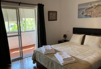 FAMILY APARTMENT LISBON-ESTORIL has Balcony rooms