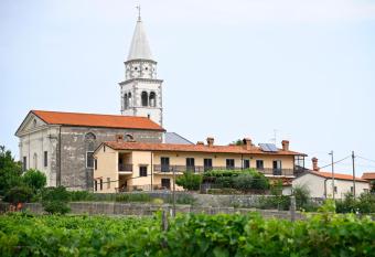 Apartma   uk allows 18 year olds to book a room