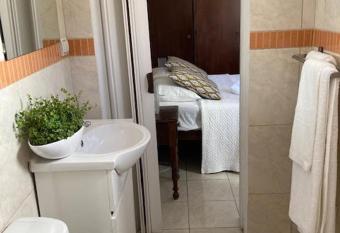 Amazing T.M. Villa in Nossa Senhora da Rocha allows 18 year olds to book a room