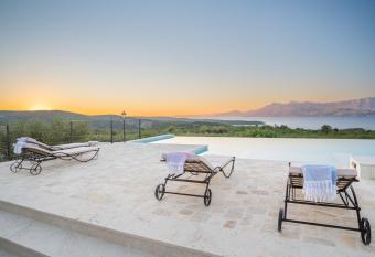 Olive Park House Bra   has Balcony rooms