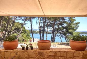 Stone Villa Hvar Ana and Nikola Beachfront has Balcony rooms
