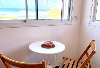 Sea view cozy apartment allows 18 year olds to book a room
