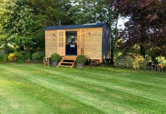 Bannfield shepherds hut allows 18 year olds to book a room