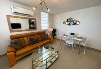 Renovated House with Jacuzzi, laundry and Parking has Balcony rooms