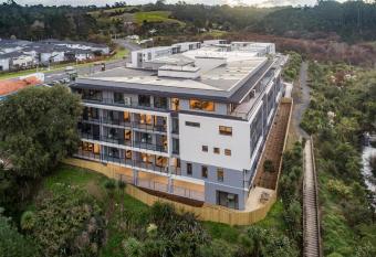 Sunrise Garden Serviced Apartments Albany has Balcony rooms