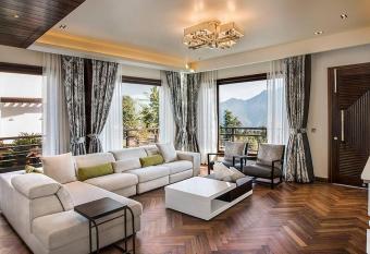 An Extravagant Luxurious Pushp Villa Overlooking The Ganges and Rishikesh Valley has Balcony rooms