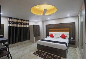 Collection O 81766 Varahi allows 18 year olds to book a room