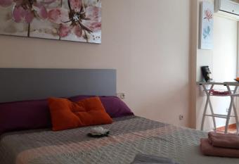 Almudena Estudio allows 18 year olds to book a room