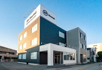 R9 Hostel Tochigi Ekimae allows 18 year olds to book a room