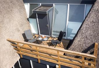 Enjoy, appartement met balkon op het zuiden allows 18 year olds to book a room