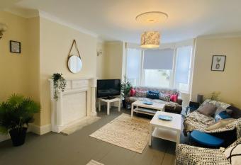 7 Bedrooms House Beside the Sea has Balcony rooms