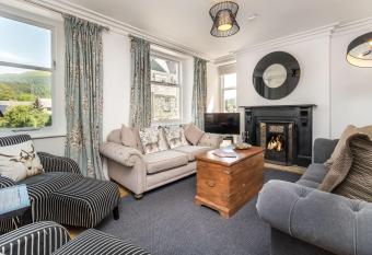 3 The Townhouse has Balcony rooms